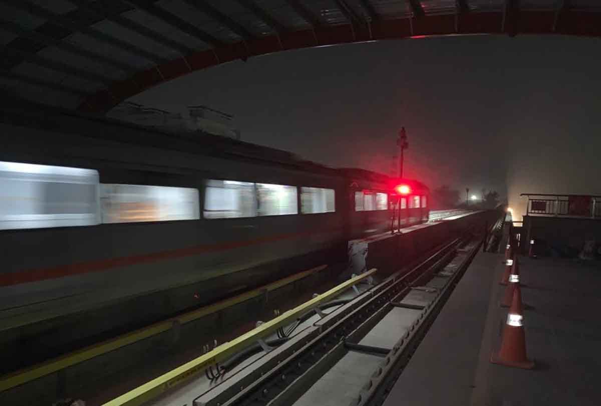 Late night trial of Kanpur Metro, train ran on the track