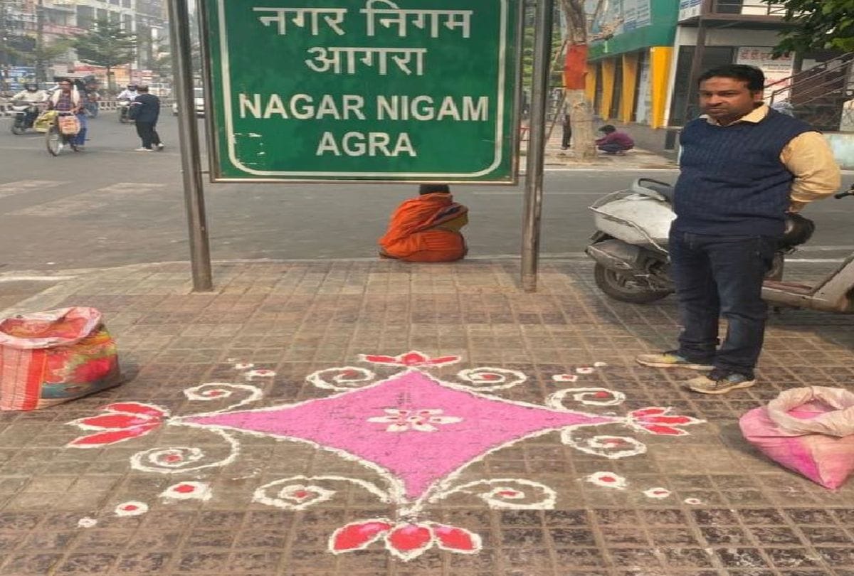 Red carpet laid for MPs but dust kept flying hundred meters away in agra