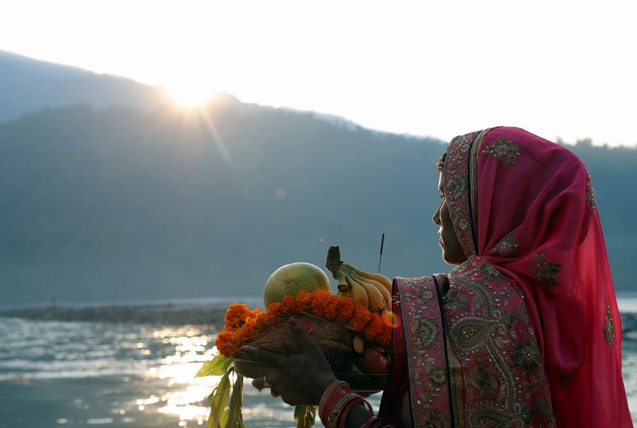 Chhath ends by offering arghya to the rising sun