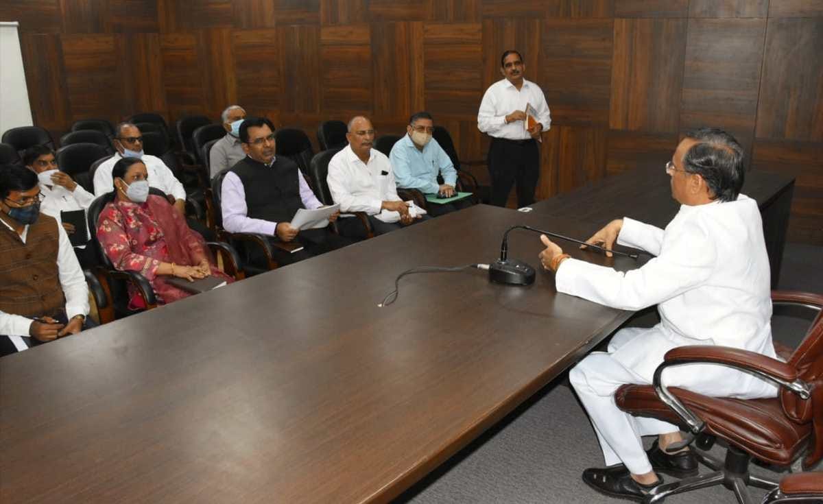 Deputy CM warned officials over up board exam take transparency in examination center in varanasi