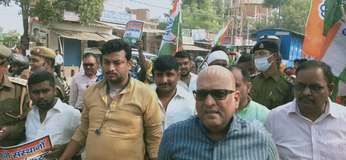 75 Congressmen going to siege TFC in police custody  before Home Minister Amit Shah's meeting 