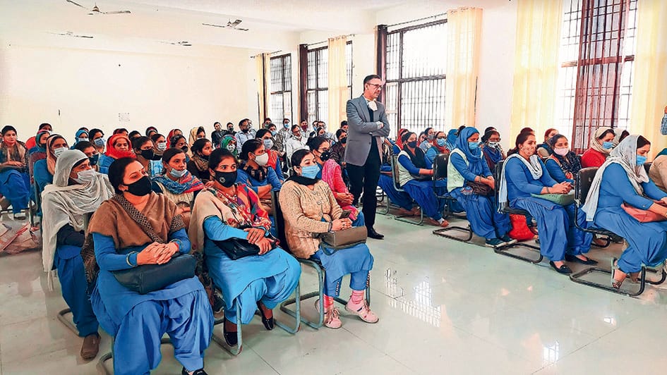 10 lakh help to panchayats on 100% vaccination