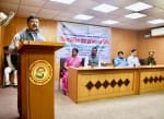 आर्य महिला डिग्री कॉलेज में आयोजित कार्यक्रम में बोलते वक्ता