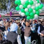 प्रशासक ने ई बसों को रवाना किया।
