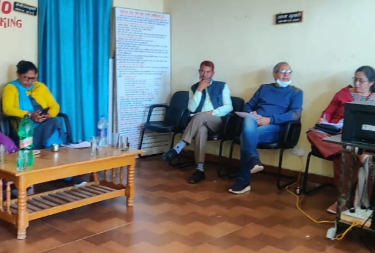 nagar panchayat nirmand parshad resign ultimatum demands for permanent staff