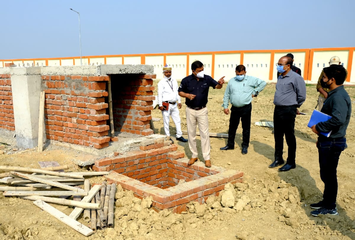 Occupying crores of land of Gorakhpur Municipal Corporation