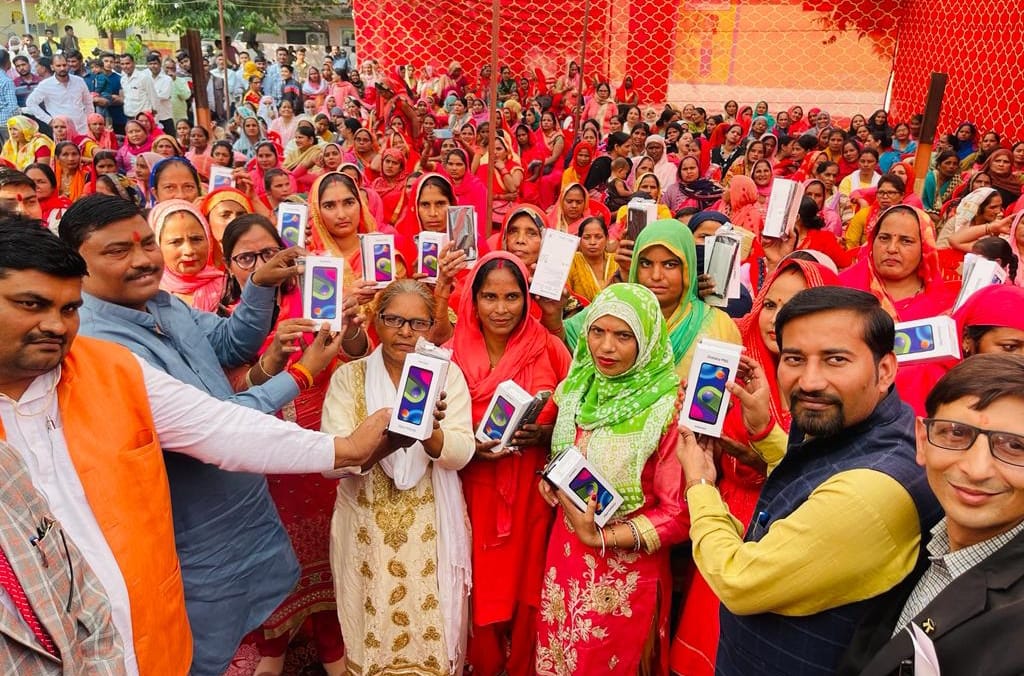Faces of Anganwadi workers blossomed after getting smartphone