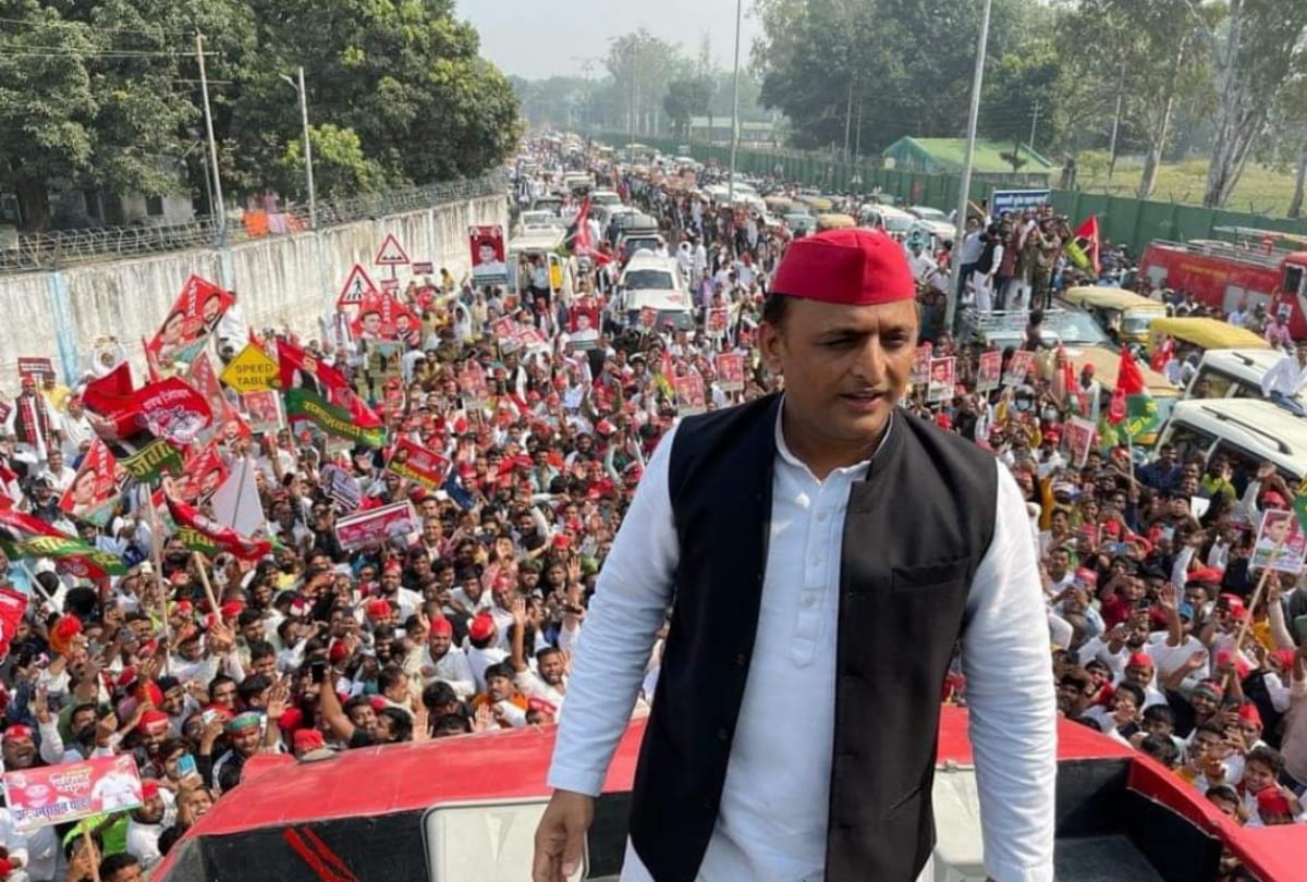 SP National President Akhilesh Yadav received warm welcome in Gorakhpur