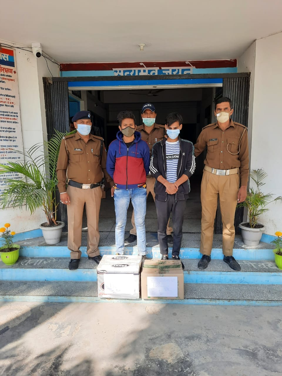 haridwar News: Baba Ramdev photo use in selling fake power medicine, two arrested from agra