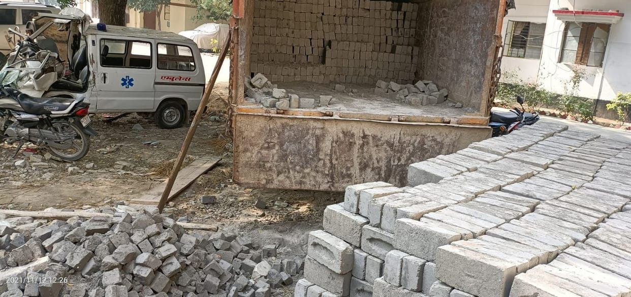 Substandard bricks reached for the construction of barracks in Bichwan police station