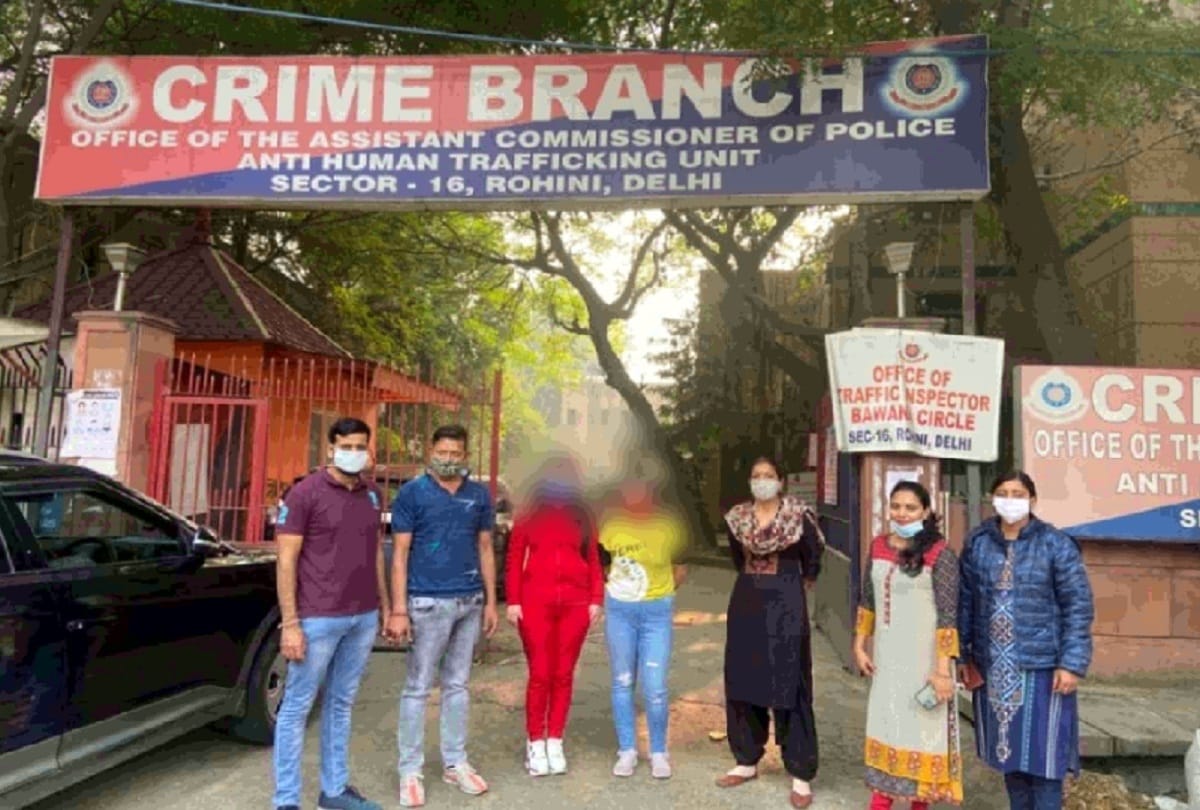 delhi police crime branch busted a brothel racket arrested two uzbek girls along with a cab driver from rohini