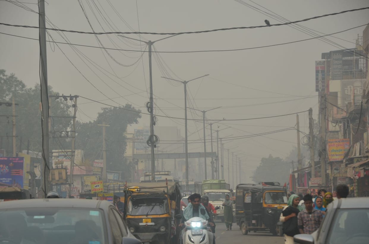 Pollution 468 AQI... Crisis on breath and employment