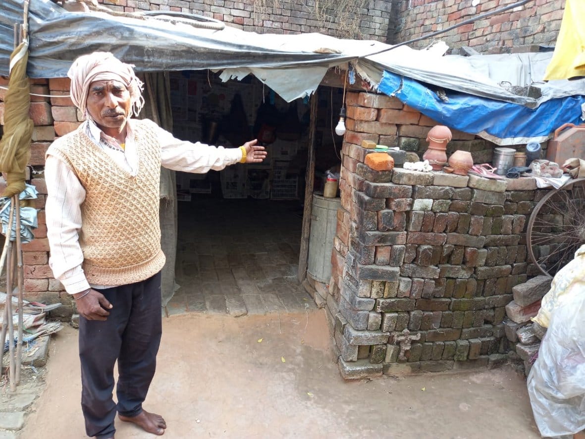 Life is passing under the thatch for four years in the hope of a house