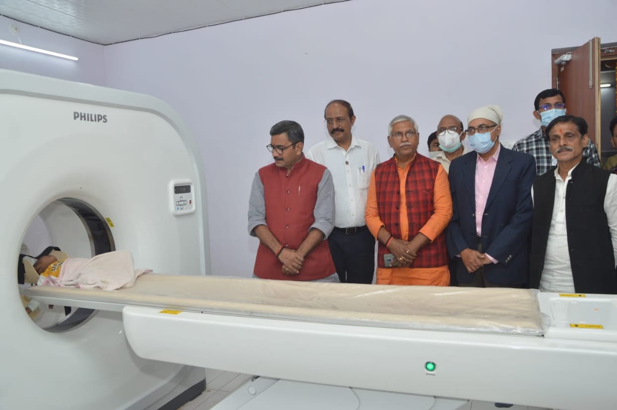 now Patients  get free CT scan done in kabirchaura Divisional Hospital in varanasi Minister of State Neelkanth Tiwari inaugurated