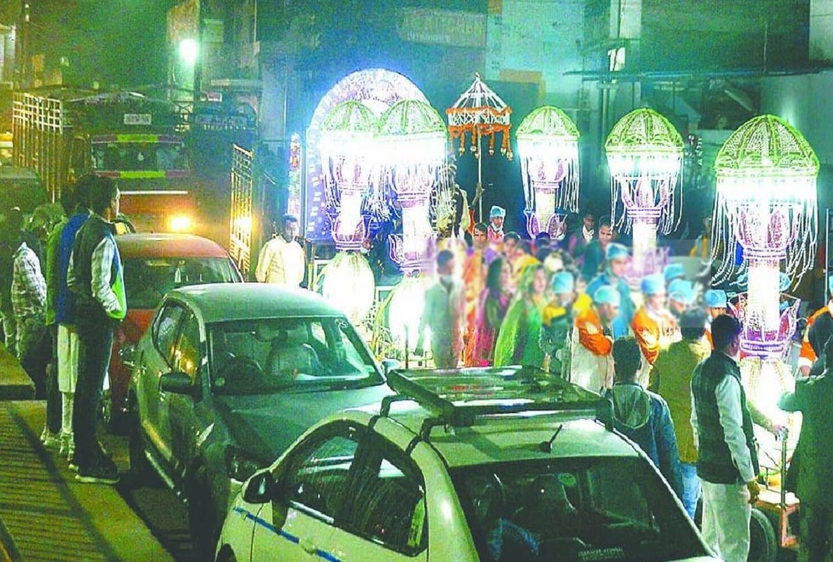 Budaun father hang himself on other hand daughter baraat came at doorstep