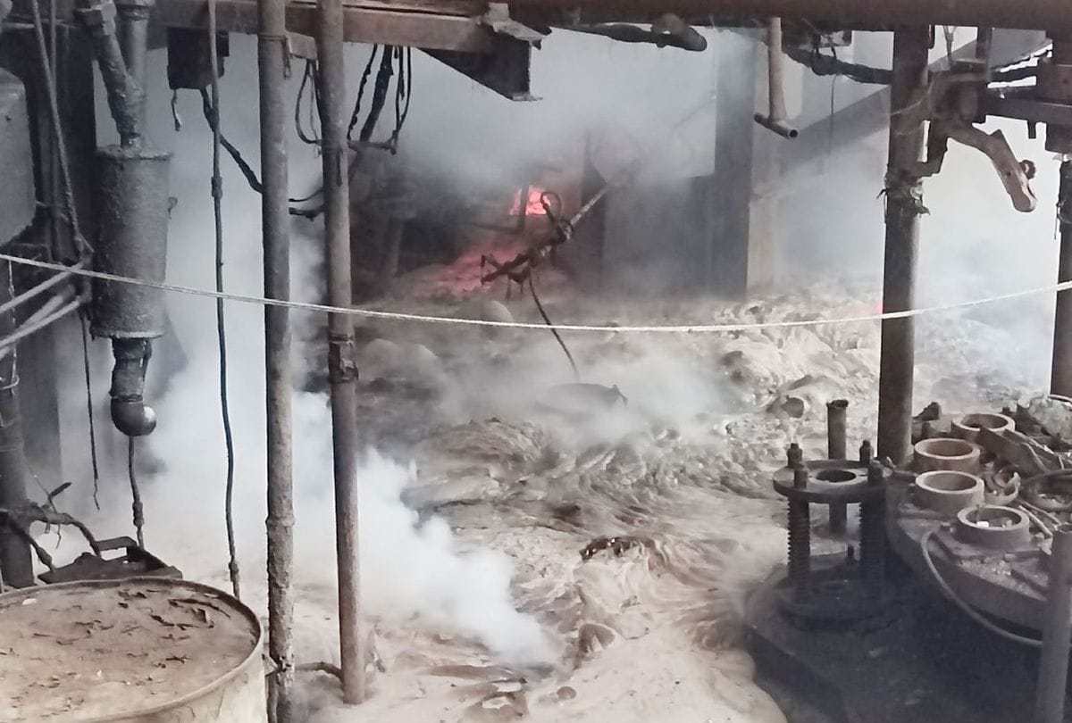 gas furnace explosion in glass factory in firozabad