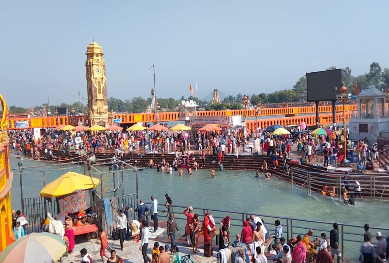 uttarakhand news: weekend rush in haridwar, parking full, rush in market, see photos
