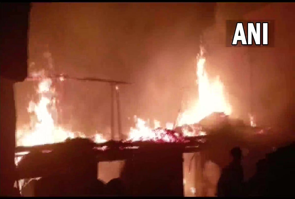 Noida Fire News: Fire Breaks Out At Multiple Shops In Complex of Group Housing Society Sector 75 Noida