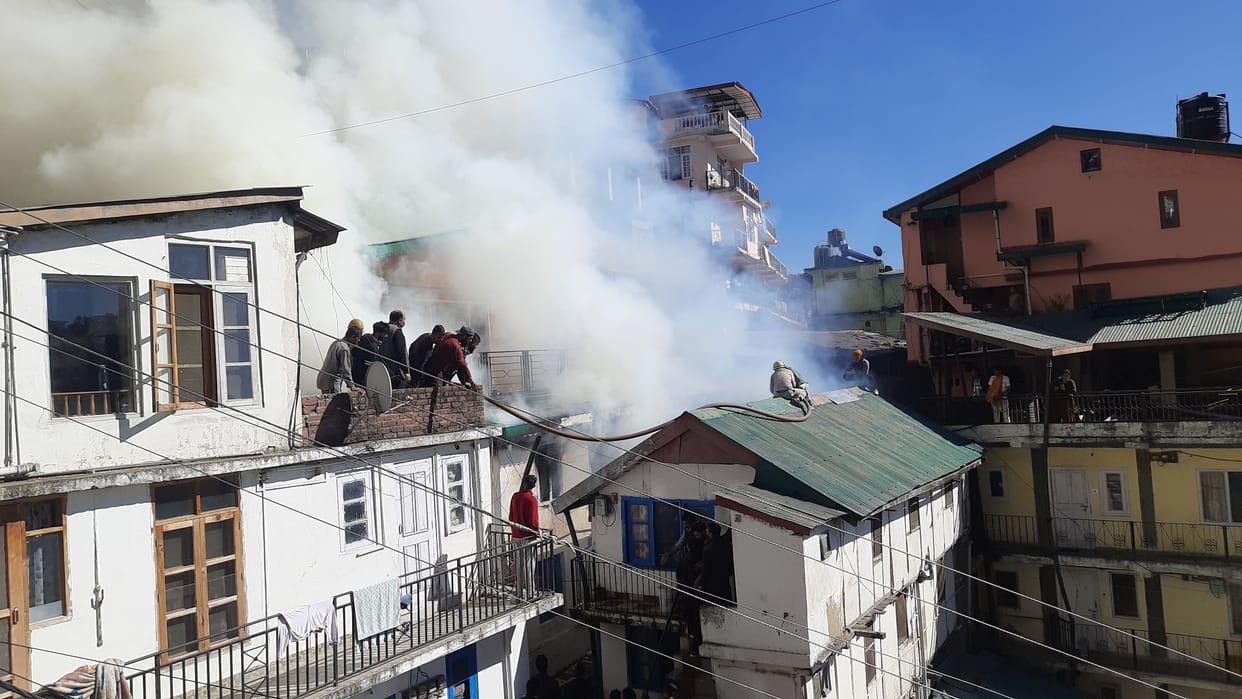 Fire in three-storey house in Sangti, six rooms ashes