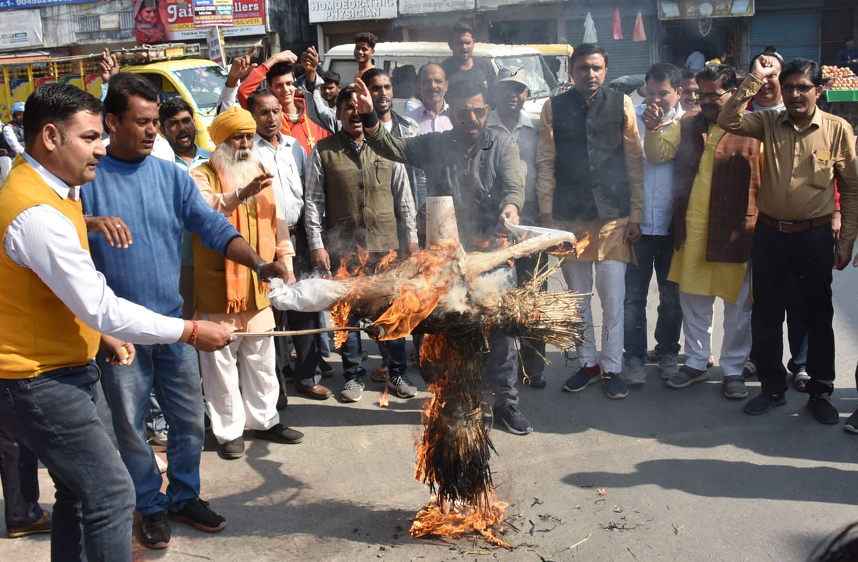 Hinjaman demonstrated and burnt the effigy of Salman Khurshid