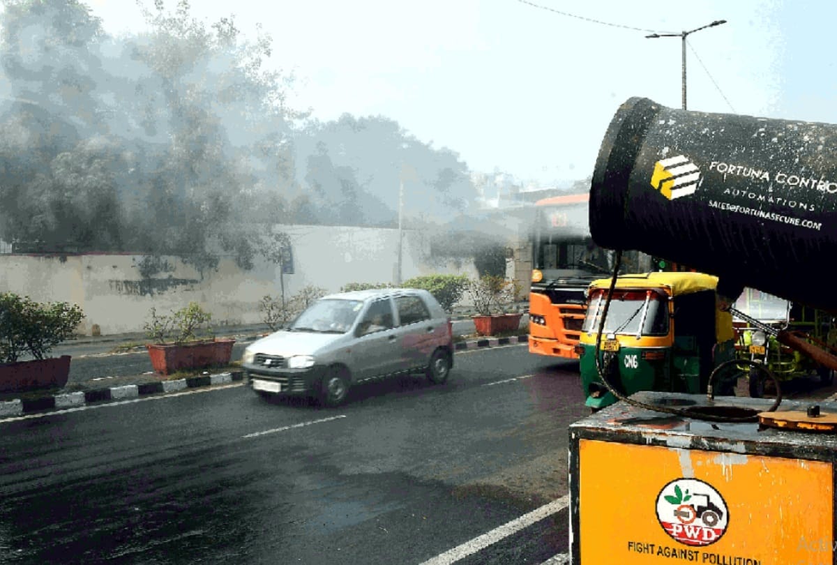 delhi air remained at severe level for the second consecutive day noida most polluted city