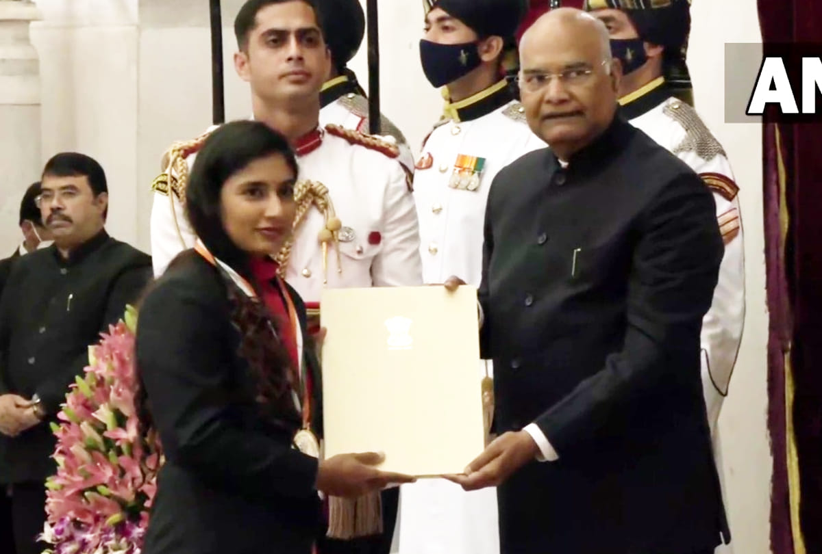 Major Dhyan Chand Khel Ratna Award: Players honored in photos: Many players including Mithali-Dhawan were seen in this style, President honored them