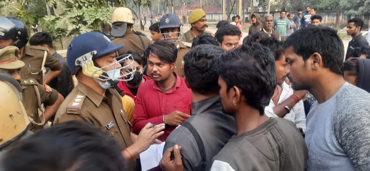 UP chandauli man killed in shop burning dispute