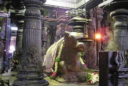 mysterious mahalaxmi temple in ratlam madhya pradesh where devotees gets gold and silver jewellery in prasad