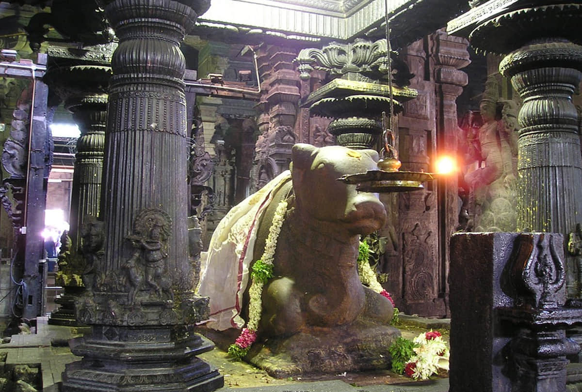 mysterious mahalaxmi temple in ratlam madhya pradesh where devotees gets gold and silver jewellery in prasad