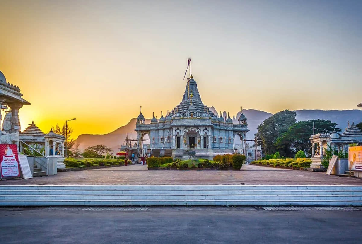 mysterious mahalaxmi temple in ratlam madhya pradesh where devotees gets gold and silver jewellery in prasad