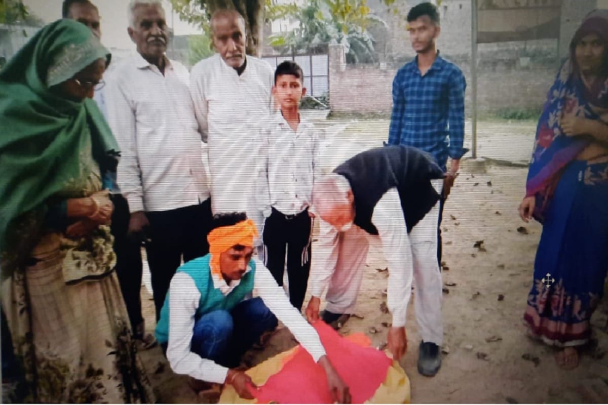 The funeral was done after taking out the funeral procession of the monkey in a village of Bijnor