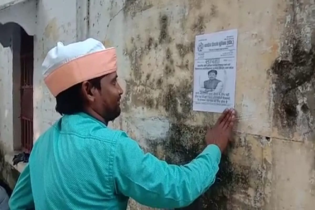 Posters of the missing of minister Anil Rajbhar have been pasted in Muzaffarnagar district