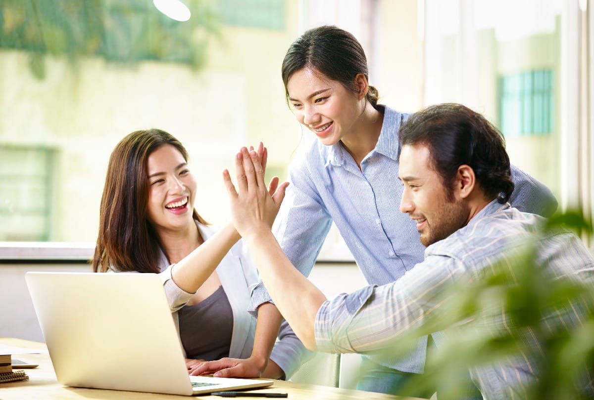 How To Deal With Office Coworkers Who Credit For Your Work In Hindi
