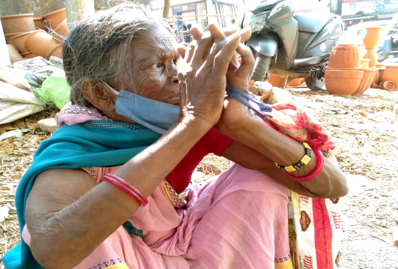 uttarakhand news: Family made distance from elders, they beging for life