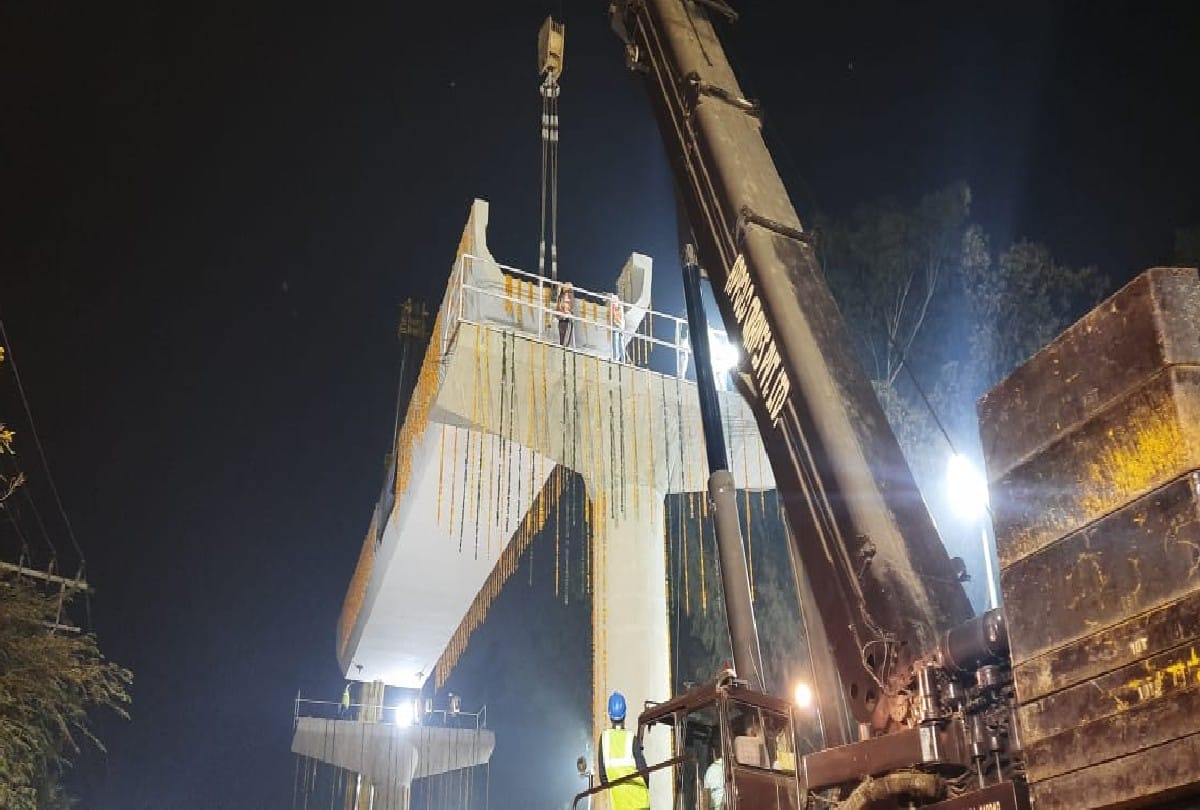 Four U girders placed by crane for metro station in agra
