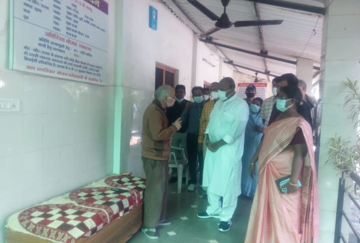 Madhya pradesh Union Minister Virendra Singh Khatik inspected the Children's Home and Beggar Rehabilitation Center in Indore