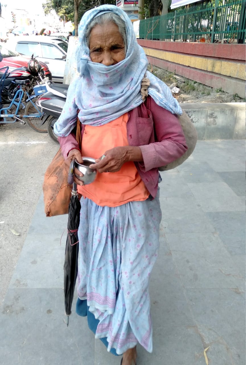 uttarakhand news: Family made distance from elders, they beging for life