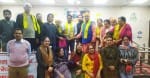 कार्यक्रम में अतिथियों को प्रशस्ति पत्र व स्मृति चिह्न देकर सम्मानित करते संस्था के प्रधान दिने