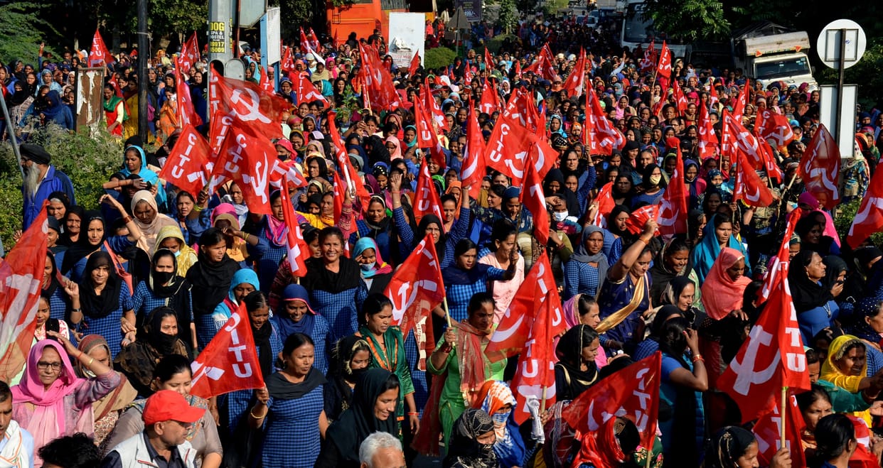 Mid day mill workers roared for two hours for demands