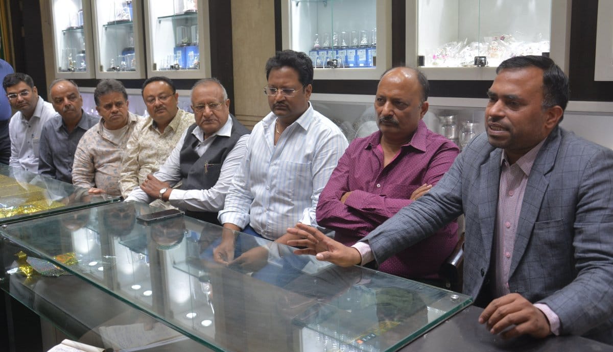 Saraf announced a reward of 2.5 lakhs