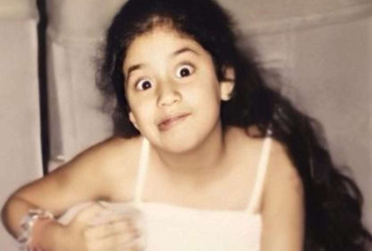 Childrens day special sara ali khan to varun dhawan these stars childhood photos will steal your heart