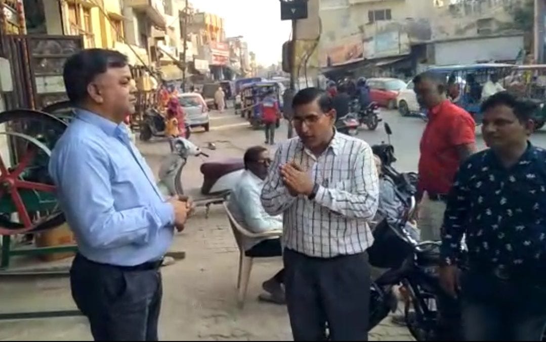 Now appealing with folded hands, otherwise action will be taken, the building inspector asked the shopkeepers to remove the encroachment with folded hands