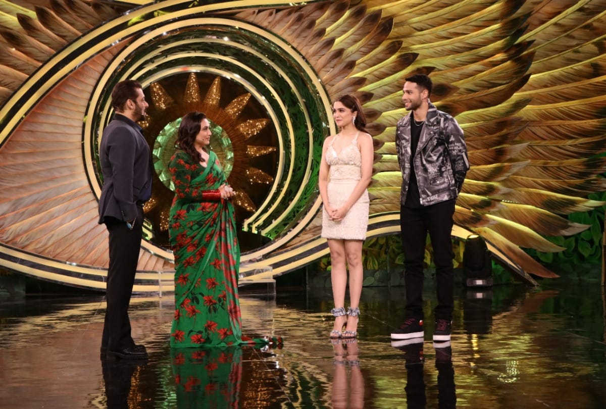 bigg boss 15 Siddhant Chaturvedi shares fan moment with salman khan on bb stage gully boy actor got emotional