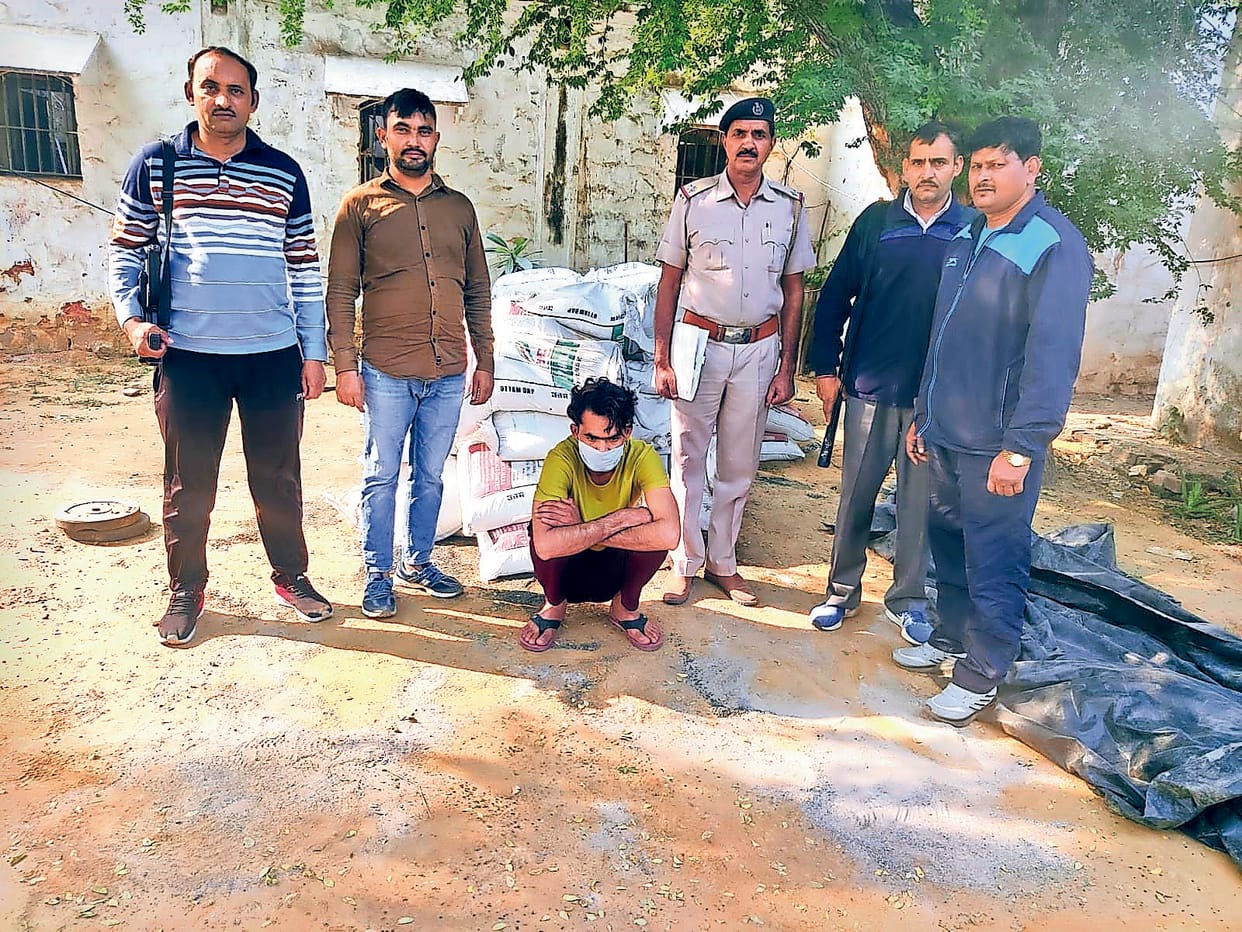 Accused arrested with 90 bags of fake fertilizer