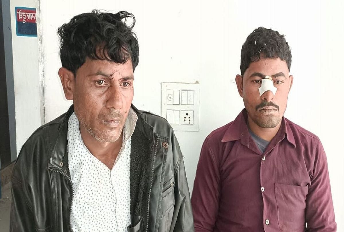 Villagers caught two thieves who entered the house in mainpuri