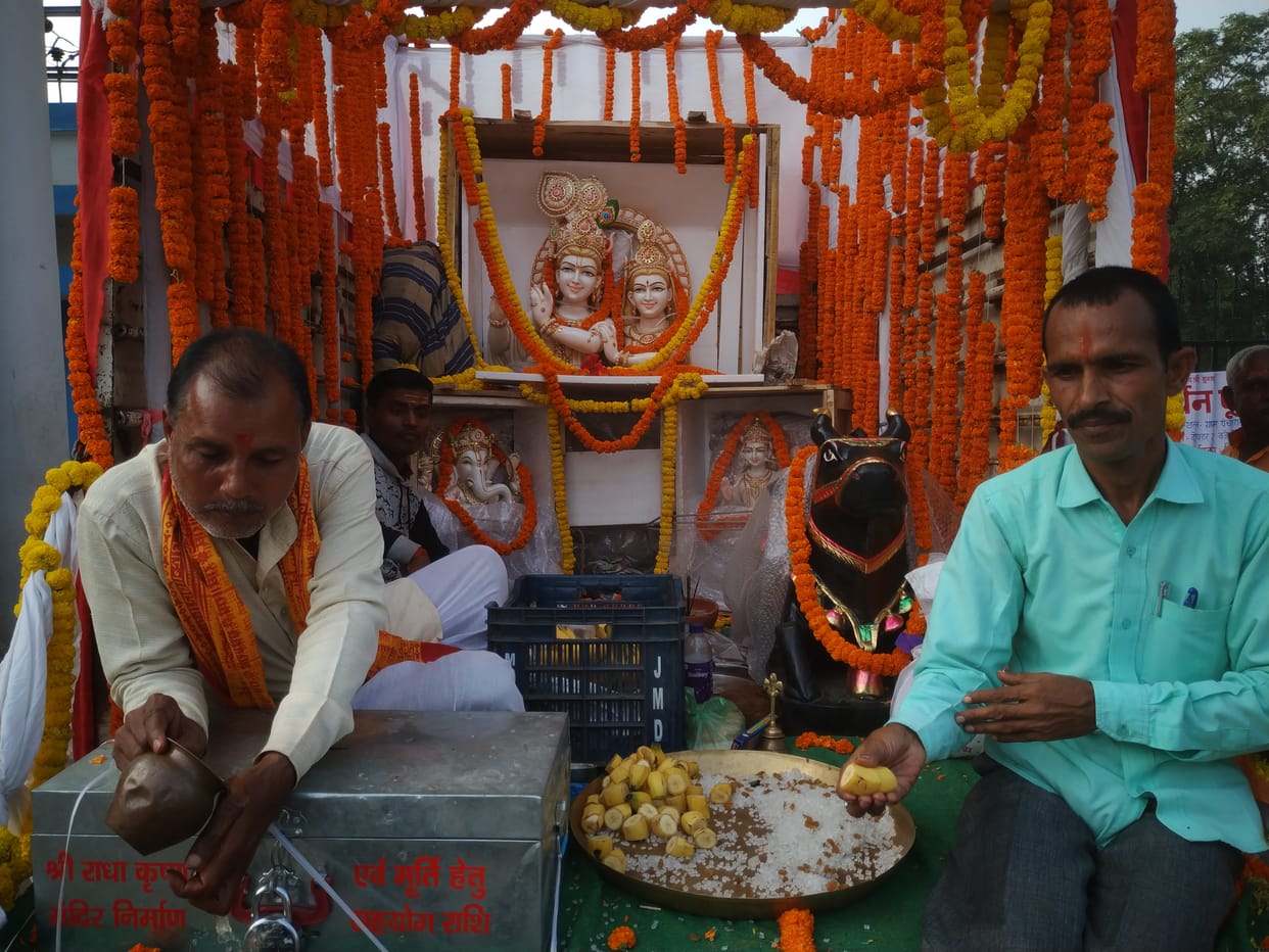 Grand welcome to the idols of God from Jaipur