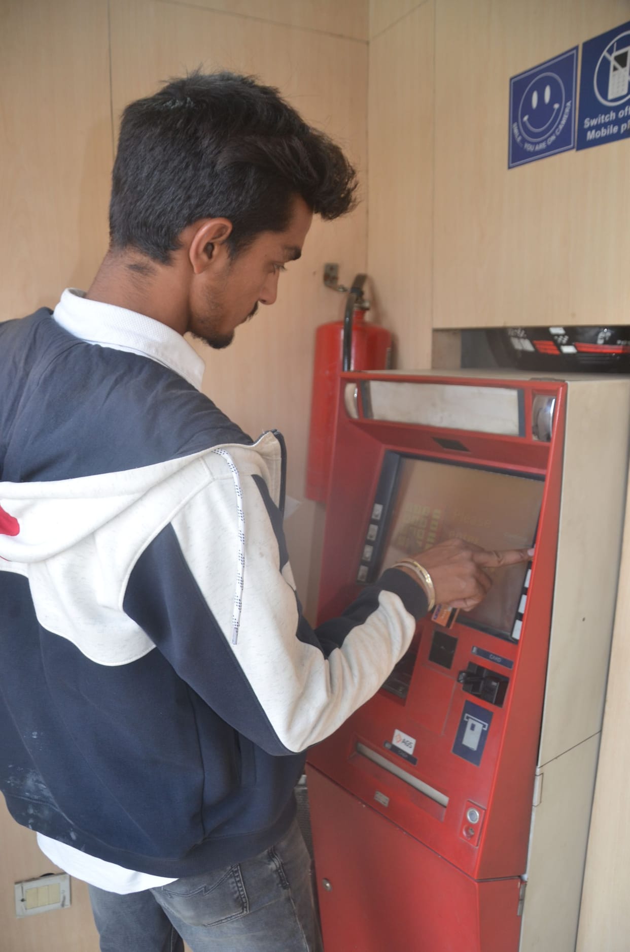 90 percent ATMs of the city did not have money, people had to return disappointed