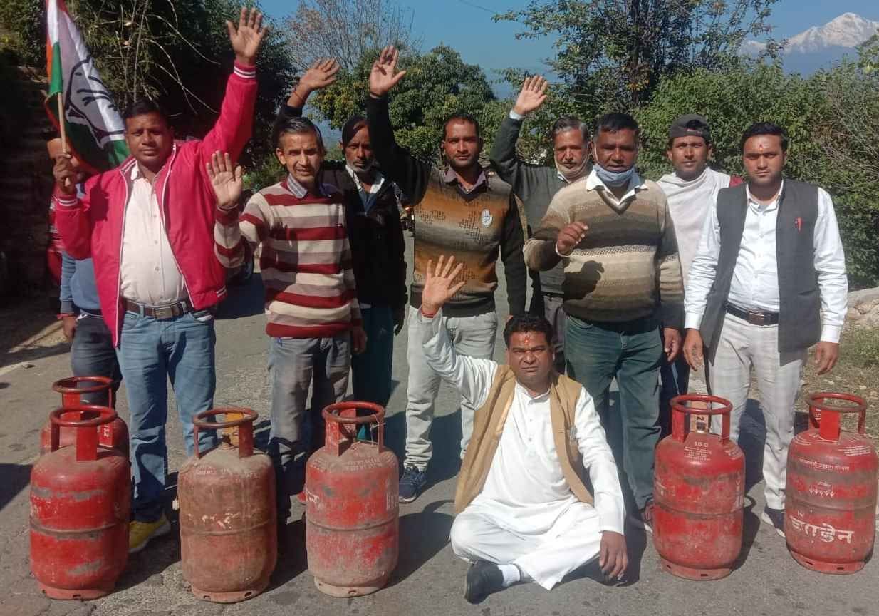 Demand For LPG Cylinders in Mankot Bageshwar
