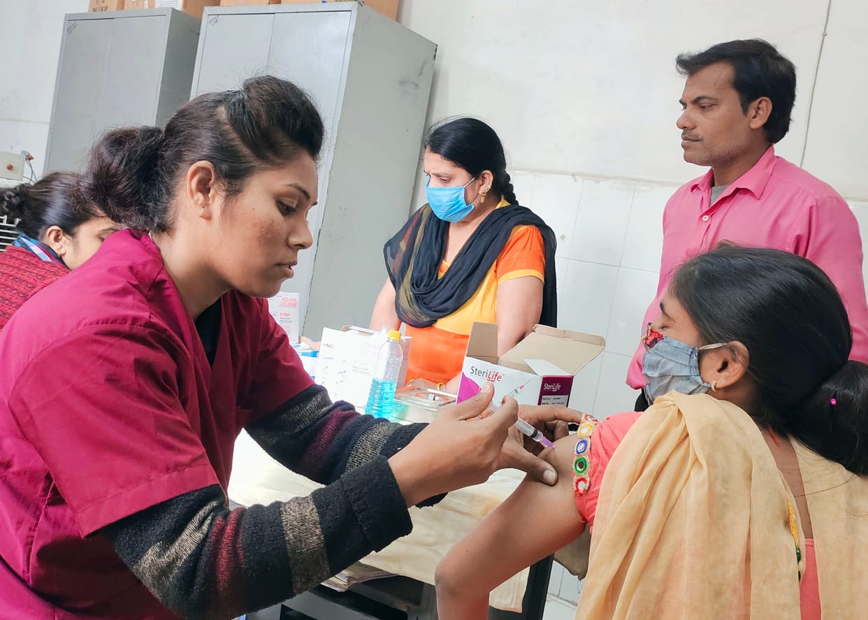 Corona: More than 10 lakh people away from vaccination