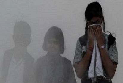 Meerut: डीएम अंकल! सांस लेना हो रहा मुश्किल, छुट्टी कर दो... स्टूडेंट्स ने सोशल मीडिया पर लगाई गुहार DM Uncle due to pollution Its becoming difficult to breathe, students appealed on social media in Meerut